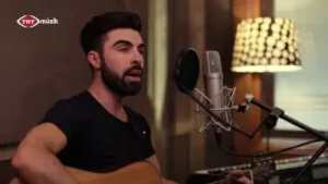 İrem Derici Düşler Ülkesinin Gelgit Akıllısı Kral Pop Akustik Albüm Kapağı