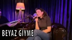 Irmak Arıcı Beyaz Giyme Albüm Kapağı
