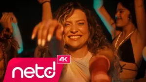 Irmak Arıcı Kim Haklı Albüm Kapağı