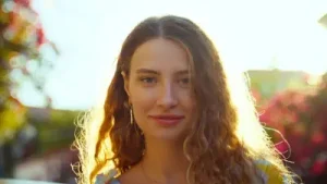 Irmak Arıcı Yallah Albüm Kapağı