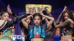 ITZY Cheshire M/V ITZY Albüm Kapağı