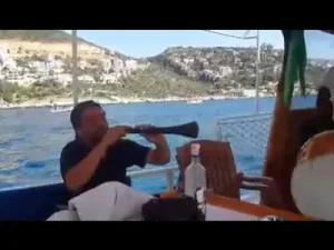 Kadir Akay Aşk Bodrumda Yaşanıyor