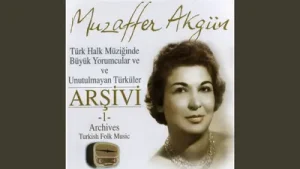 Kara Tren Gelmez Mola Albüm Kapağı
