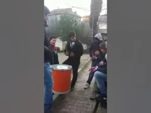 Kim Sever Seni Bu Kadar