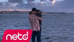 Kirli Kırmızı Yine Yağmur Yağsa Akustik Albüm Kapağı