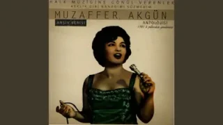 Kırmızı Gül Demet Demet Muzaffer Akgün