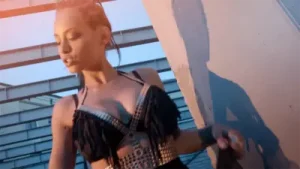 Lariss Epana Official Video Albüm Kapağı