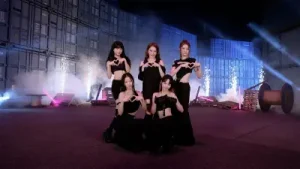 Le Sserafim Antifragile Special Performance Video Albüm Kapağı