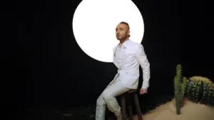 Mabel Matiz Öyle Kolaysa Albüm Kapağı