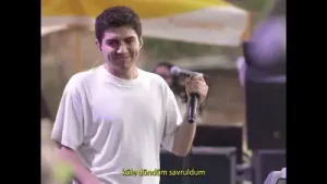 Mavi Gri Ahmet Hatipoğlu Gülüşünde Bi Şeyler Saklı Albüm Kapağı