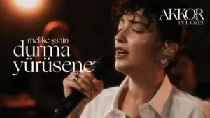 Melike Şahin Durma Yürüsene Akustik Albüm Kapağı