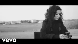 Melike Şahin Geri Ver Albüm Kapağı