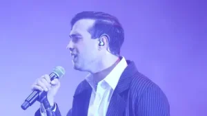 Mert Demir Sadece Albüm Kapağı