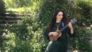 Merve Yavuz Yeni Cami Avlusunda Albüm Kapağı