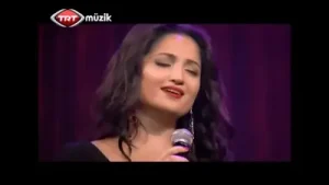 Mine Geçili & Bekir Ünlüataer Geçmesin Günümüz Sevgilim Yasla Albüm Kapağı