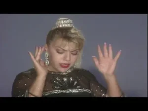 Mine Koşan Karanlıkta Bir Pencere Albüm Kapağı