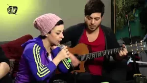 Model Antidepresan Gülümsemesi Albüm Kapağı