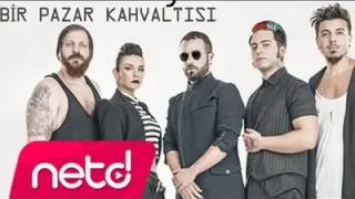 Model & Emre Aydın Bir Pazar Kahvaltısı