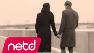 Modernadam İki Düzenbaz Albüm Kapağı