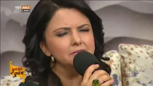 Münevver Özdemir Her Dem Ey Zalim Felek Albüm Kapağı