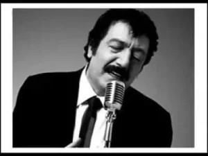 Müslüm Gürses Asi Ve Mavi Albüm Kapağı
