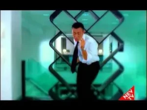 Mustafa Sandal Aya Benzer Albüm Kapağı