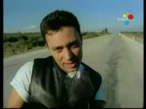Mustafa Sandal Beni Ağlatma Albüm Kapağı