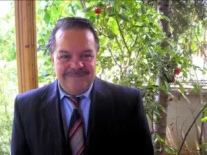 Orhan Akdeniz Çare Bul Albüm Kapağı