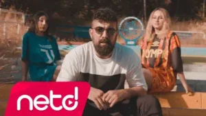 Oversize Bi Bak Albüm Kapağı