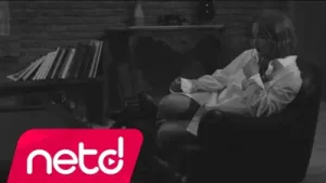 Özgü Perişanım Şimdi Albüm Kapağı