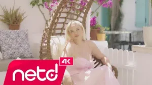 Pınar İpek Çokta Deli Oynuyon Albüm Kapağı