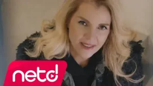Rüya Ersavcı İki Kelime Albüm Kapağı