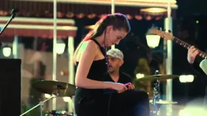 Serenay Sarıkaya Masum Değiliz Albüm Kapağı