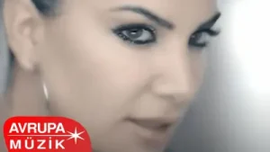 Sude Demirkayalı Kararsızım Albüm Kapağı