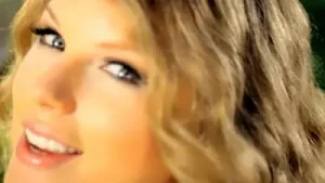 Taylor Swift Mine Albüm Kapağı