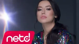 Tuğba Yurt Yine Sev Yine Albüm Kapağı