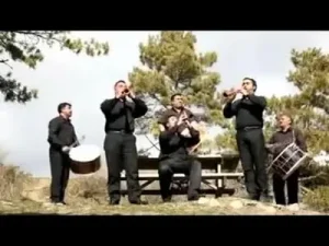 Umut Çakır Sarıl Bana Albüm Kapağı
