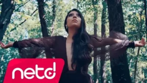 Yağmur Akoğlu Zamanla Olur Albüm Kapağı