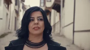 Yeşim Binbir Sor Albüm Kapağı