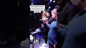 Yıldırım Budak Dert Bende Sahne Çekimi Yıkılıyo Resmen Uzunhava Albüm Kapağı