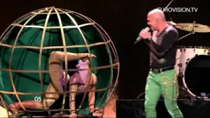 Yüksek Sadakat Live It Up Albüm Kapağı