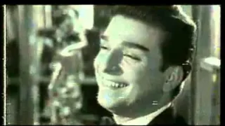 Zeki Müren Alkışlarla Yaşıyorum