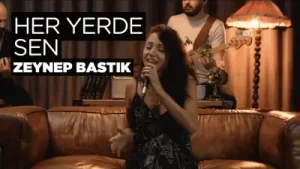 Zeynep Bastık Her Yerde Sen Akustik Albüm Kapağı