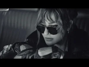Derya Bedavacı – Seni Seven Kimdi