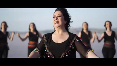 Emel Taşçıoğlu ve Hekimler Söylüyor Bir Dalda İki Elma video klibi