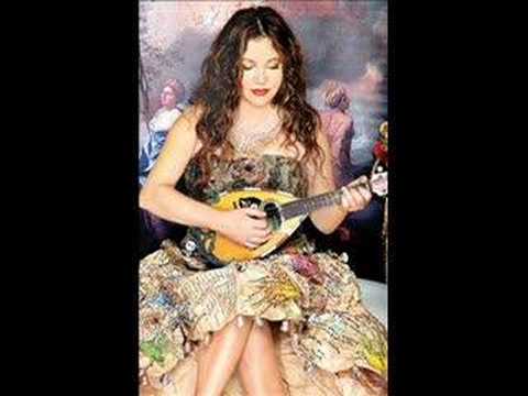 Nazan Öncel - Dillere Düşeceğiz Seninle video klibi